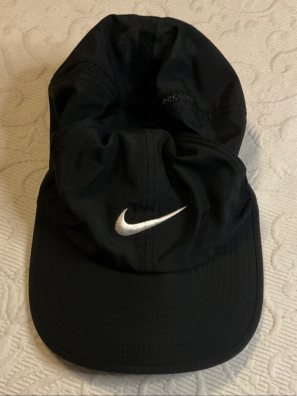 Nike Dri Fit Featherlight Black Hat with White Swoosh. Nearly New. Unisex
